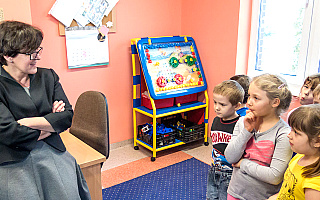 Minister edukacji odwiedziła dzieci repatriantów z Donbasu